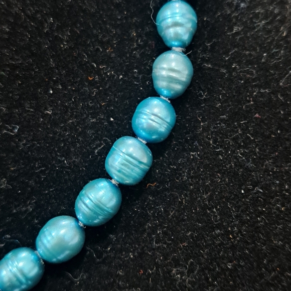 Vintage Dyed Cyan Blue Pearl necklace size Potato  Pearls 6mm- 10.5 mn - Picture 4 of 12